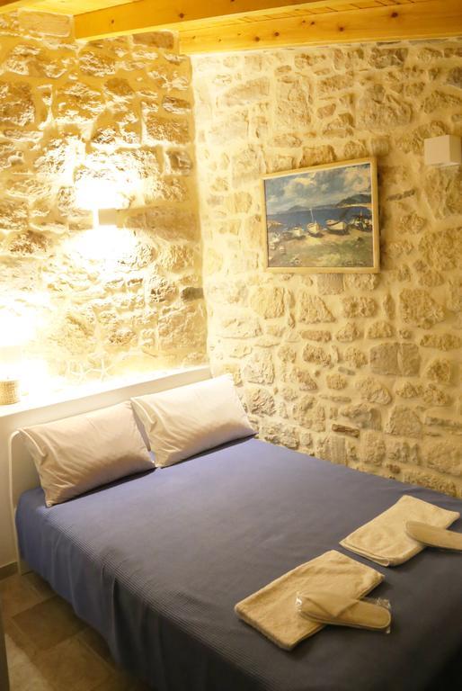 Matala Caves Apartment ภายนอก รูปภาพ