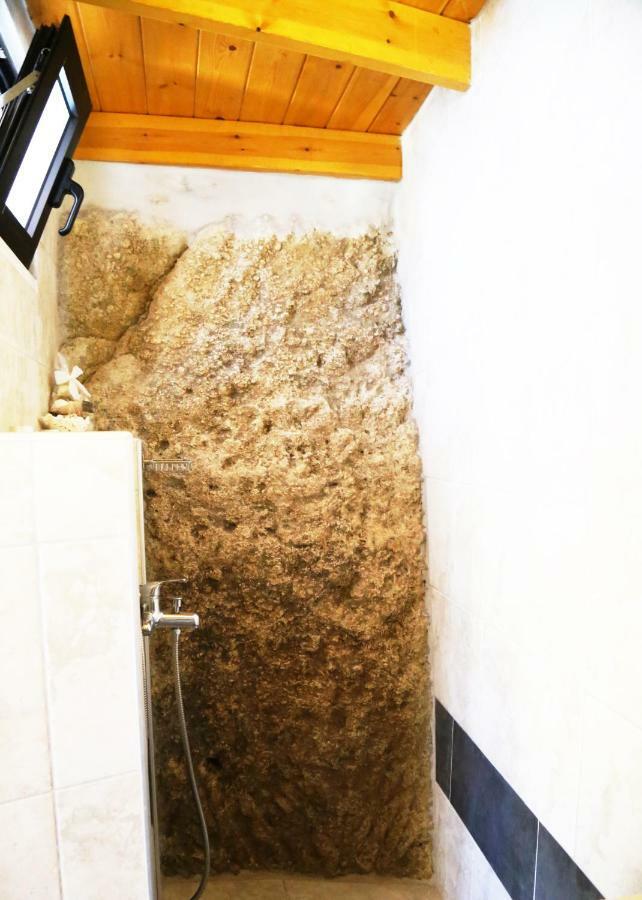 Matala Caves Apartment ภายนอก รูปภาพ